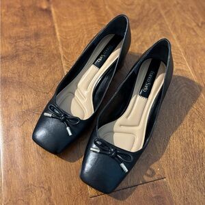 Franco Sarto Black Leather Flats with Bow Size 7.5